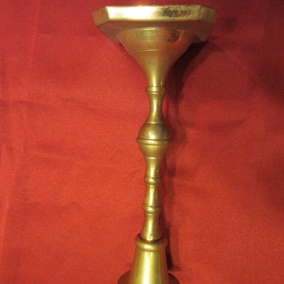 RETRO 60'S BRASS CANDLESTICK, W/SQUARE BASE, HOLDS TAPERED CANDLE - Picture 4 of 4